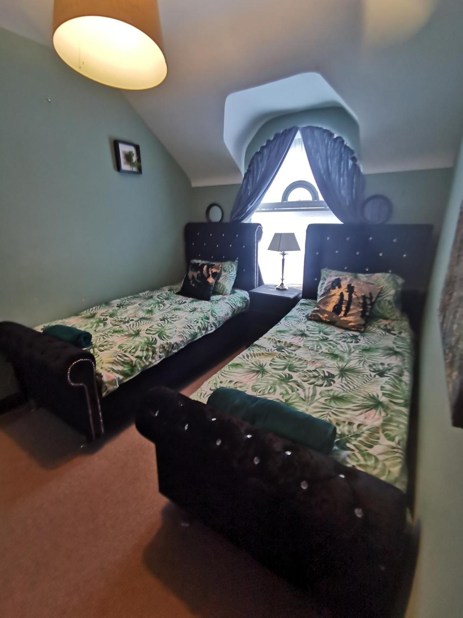 Palm Cove Bundoran Luxurious Sea View Balcony Free Wifi Netflix Sleeps 5 Lägenhet Exteriör bild