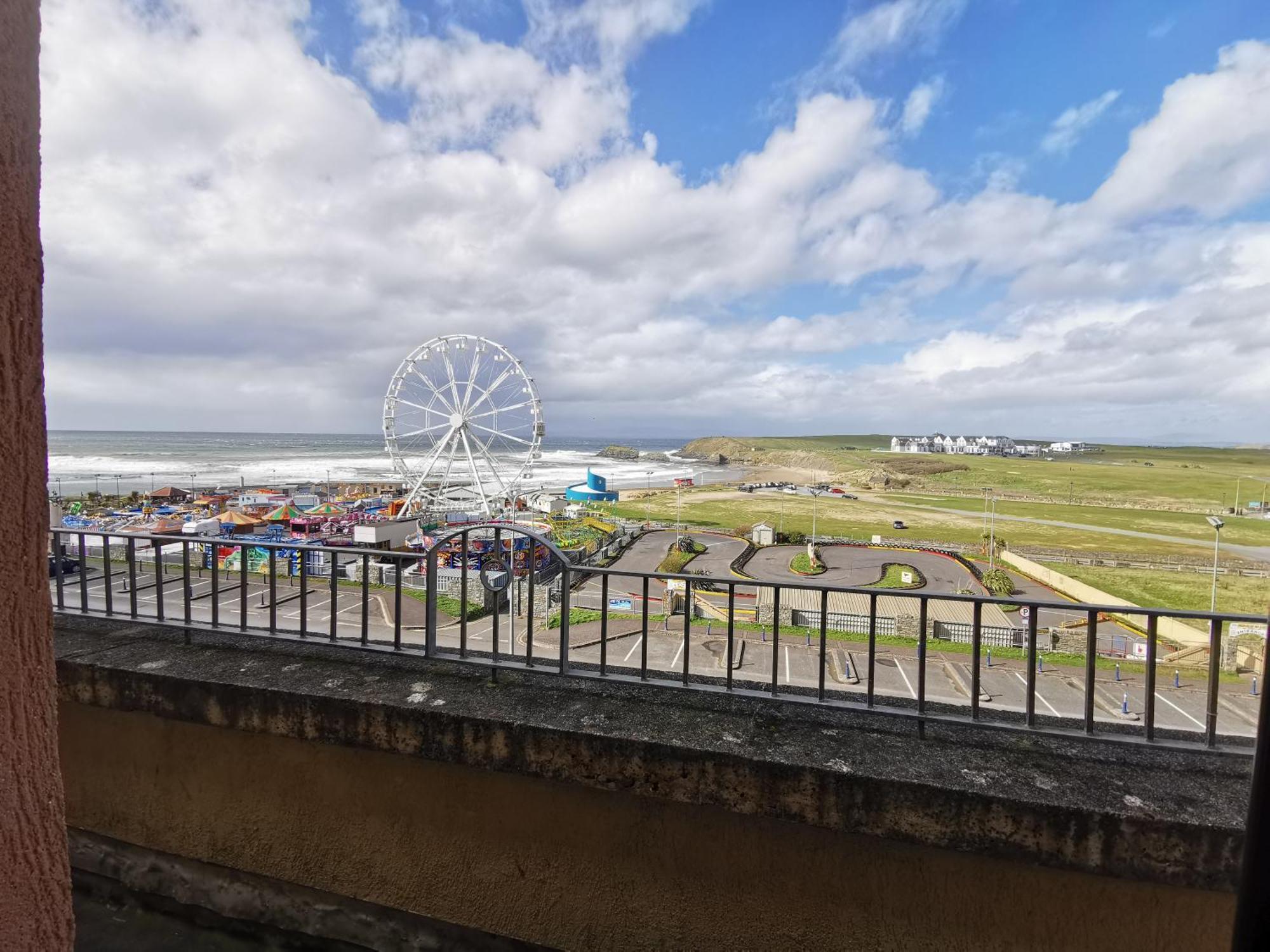 Palm Cove Bundoran Luxurious Sea View Balcony Free Wifi Netflix Sleeps 5 Lägenhet Exteriör bild